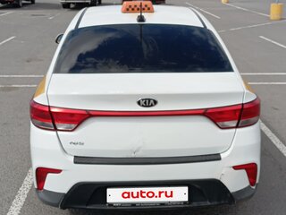 2017 Kia Rio IV, белый, 555000 рублей, вид 5