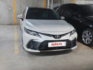2022 Toyota Camry VIII (XV70) Рестайлинг, белый, 3550000 рублей, вид 3