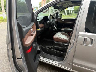 2019 Hyundai Grand Starex I Рестайлинг 2, серебристый, 3600000 рублей, вид 5
