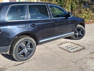2007 Volkswagen Touareg I Рестайлинг, чёрный, 970000 рублей, вид 3