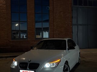 2009 BMW 5 серии 530i V (E60/E61) Рестайлинг, белый, 745000 рублей, вид 4