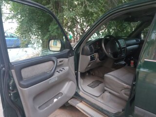 2004 Toyota Land Cruiser 105 100 Series Рестайлинг 1, зелёный, 2800000 рублей, вид 5