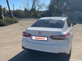 2018 Toyota Camry VIII (XV70), белый, 2570000 рублей, вид 3