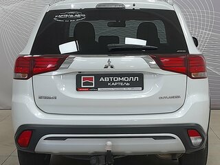 2019 Mitsubishi Outlander III Рестайлинг 3, белый, 2299000 рублей, вид 5