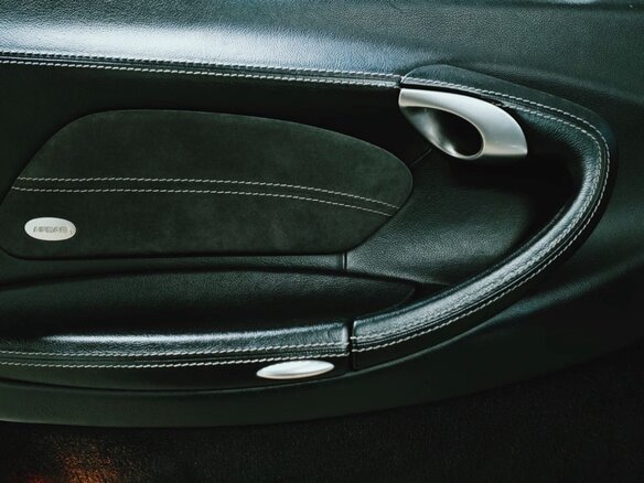 2002 Porsche 911 Carrera 4 V (996) Рестайлинг, чёрный - вид 3