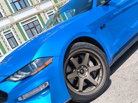 2018 Ford Mustang VI Рестайлинг, голубой, 3700000 рублей, вид 4