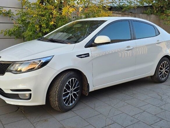 2015 Kia Rio III Рестайлинг, белый, 1100000 рублей - вид 7