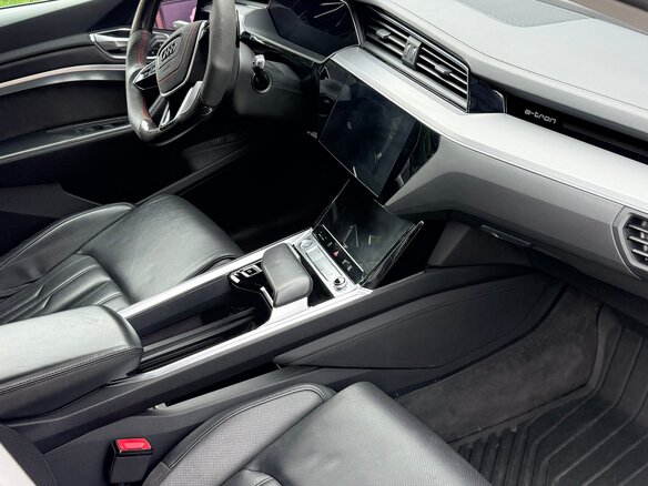 2019 Audi e-tron 50 I, белый, 3350000 рублей - вид 7