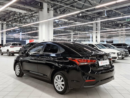 2017 Hyundai Solaris II, чёрный, 999000 рублей, вид 4