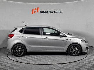 2015 Kia Rio III Рестайлинг, серебристый, 962000 рублей, вид 4