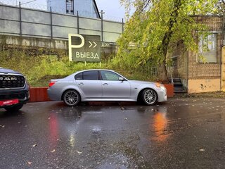 2006 BMW 5 серии 550i V (E60/E61), серый, 1650000 рублей, вид 3