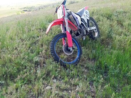 1996 Honda CR 250R, красный, 135000 рублей, вид 4