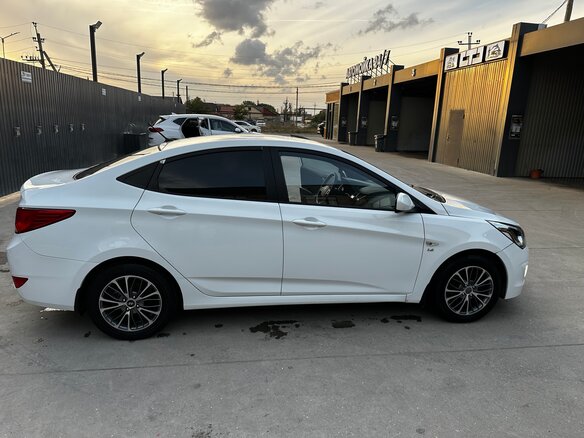 2015 Hyundai Solaris I Рестайлинг, белый, 830000 рублей - вид 4