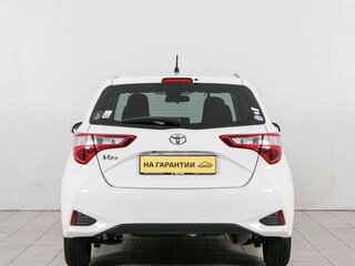 2019 Toyota Vitz III (XP130) Рестайлинг 2, белый, 959000 рублей, вид 5