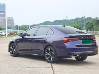 2022 Skoda Octavia IV (A8), фиолетовый, 2015000 рублей, вид 4