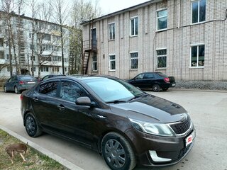 2015 Kia Rio 6-speed III, коричневый, 980000 рублей, вид 3