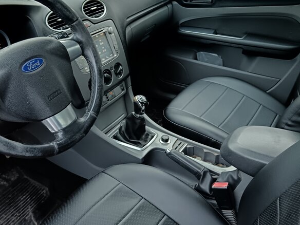 2011 Ford Focus II Рестайлинг, чёрный, 600000 рублей - вид 6