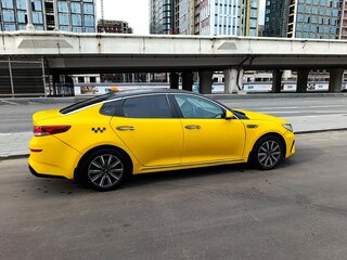 2019 Kia Optima IV Рестайлинг, жёлтый, 1200000 рублей, вид 3