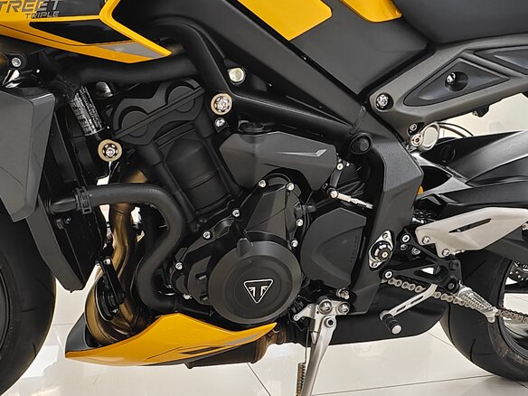 2025 Triumph Street Triple, жёлтый - вид 19