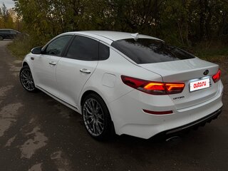 2019 Kia Optima IV Рестайлинг, белый, 2350000 рублей, вид 2
