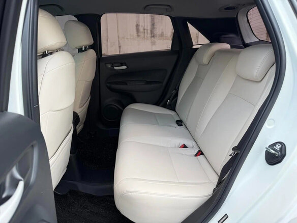 2022 Honda Fit Crosstar IV Рестайлинг, белый, 1275000 рублей - вид 11