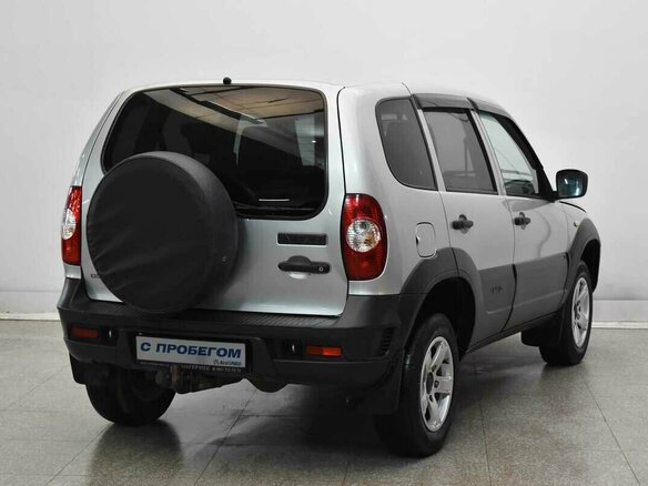 2019 Chevrolet Niva I Рестайлинг, серебристый, 775000 рублей - вид 3