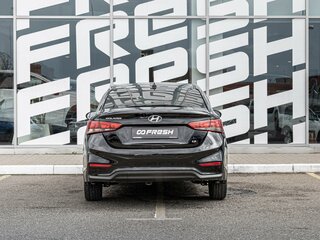 2018 Hyundai Solaris II, чёрный, 1414999 рублей, вид 4