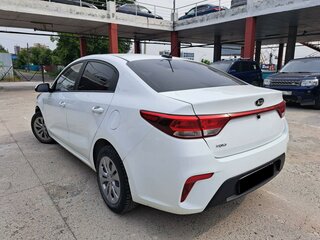 2019 Kia Rio IV, белый, 882000 рублей, вид 4