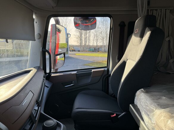 2024 Dongfeng GX, красный, 9000000 рублей - вид 32