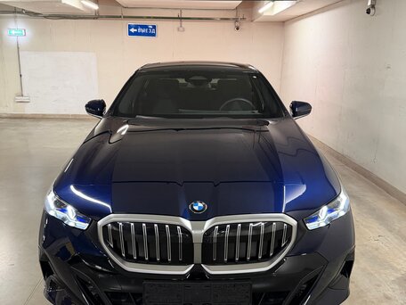 2023 BMW 5 серии 520d xDrive VIII (G60/G61/G68), синий, 6850000 рублей, вид 3