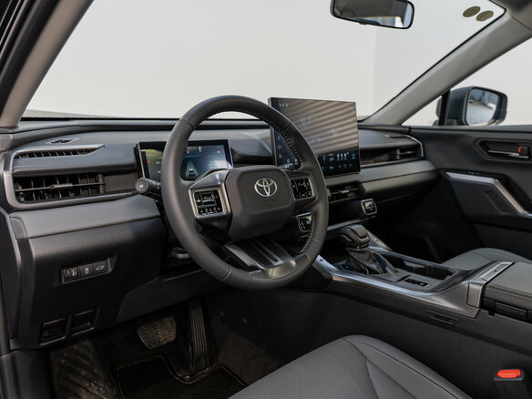 2026 Toyota RAV4 VI (XA60), чёрный, 4390000 рублей - вид 10