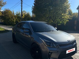 2017 Kia Rio IV, серебристый, 1450000 рублей, вид 2