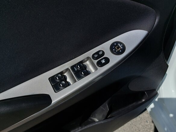 2015 Hyundai Solaris I Рестайлинг, белый, 839000 рублей - вид 9