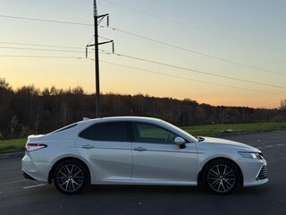 2021 Toyota Camry VIII (XV70) Рестайлинг, белый, 2850000 рублей, вид 4