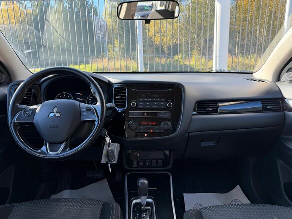 2018 Mitsubishi Outlander III Рестайлинг 3, серебристый, 2159000 рублей - вид 9