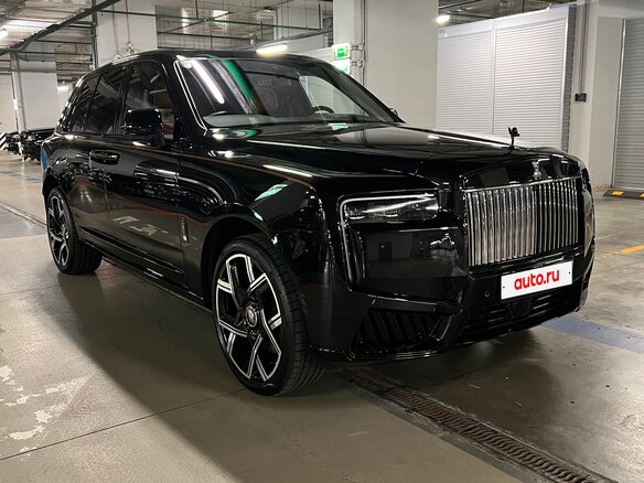 2024 Rolls-Royce Cullinan Black Badge I Рестайлинг (Series II), чёрный, 52700000 рублей - вид 1