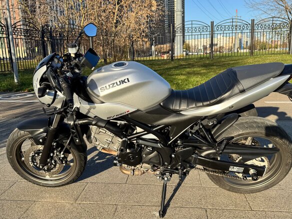 2024 Suzuki SV 650, серебристый, 699000 рублей - вид 3