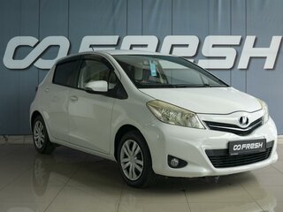 2011 Toyota Vitz III (XP130), белый, 699000 рублей, вид 1
