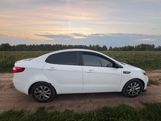 2014 Kia Rio 5-speed III, белый, 720000 рублей, вид 4