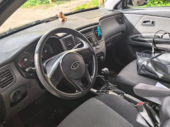 2010 Kia Rio II Рестайлинг, бежевый, 500000 рублей - вид 4