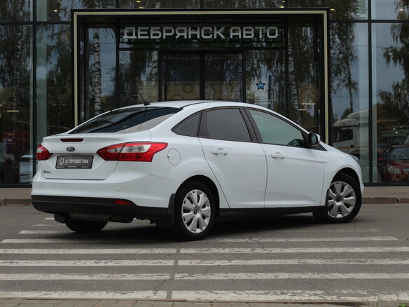 2012 Ford Focus III, белый - вид 2