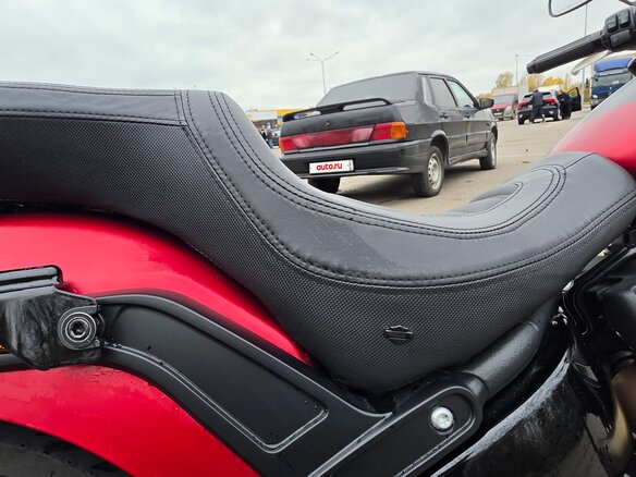 2019 Harley-Davidson Fat Bob, красный, 2500000 рублей - вид 6