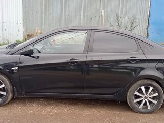 2014 Hyundai Solaris I Рестайлинг, чёрный, 700000 рублей, вид 3