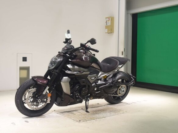 2026 Ducati Diavel V4, фиолетовый - вид 1