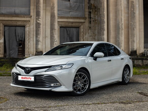 2019 Toyota Camry VIII (XV70), белый, 3500000 рублей - вид 2