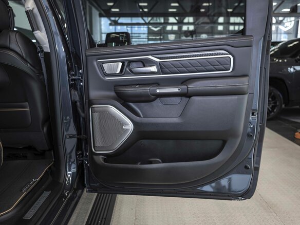 2026 Ram 1500 Crew Cab V Рестайлинг, синий, 9990000 рублей - вид 18