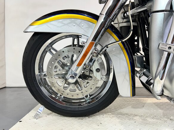 2012 Harley-Davidson Electra Glide, серебристый, 980000 рублей - вид 29