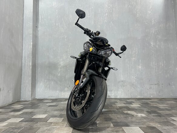 2025 Triumph Street Triple, чёрный, 1299000 рублей - вид 11