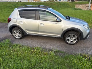 2021 Renault Sandero Stepway II Рестайлинг, серебристый, 1300000 рублей, вид 4