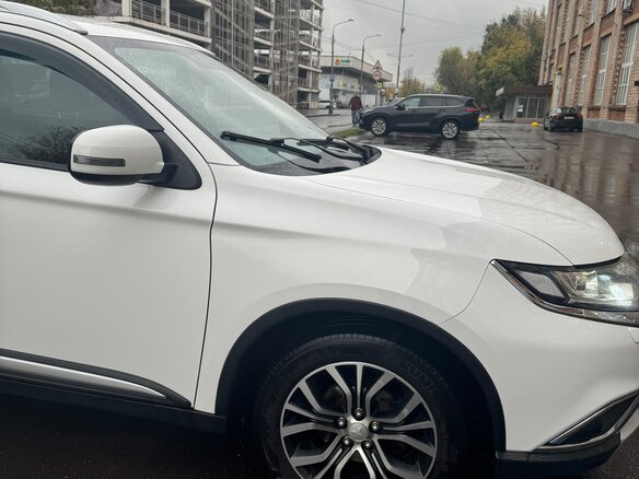 2016 Mitsubishi Outlander III Рестайлинг 2, белый, 2100000 рублей - вид 16